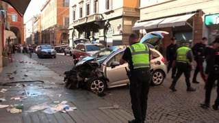 Наехавший на толпу в Модене имеет проблемы с психикой