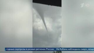 Редкий сухопутный смерч и град с грецкий орех обрушились на Кубань: кадры