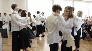 В российских школах начались последние звонки