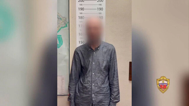 Мужчина из мести поджег окативший его из лужи автомобиль в Москве