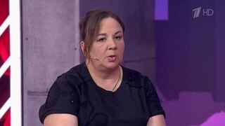 Целую ножки императору: в «Мужское / Женское» многодетная мать рассказала, на кого ее променял бывший муж