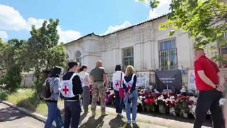 Опубликованы кадры миссии Красного Креста на месте гибели студентов в Старобельске
