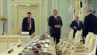 Путин проводит встречу с руководителями мировых информагентств на ПМЭФ
