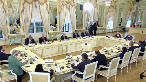 Владимир Путин провел встречу с руководителями международных информагентств