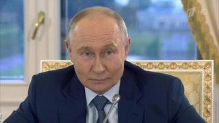 Российские войска наступают по всей линии боевого соприкосновения, заявил Владимир Путин