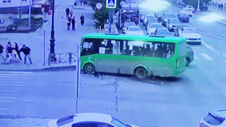В Екатеринбурге в ДТП с автобусом погибли четыре человека