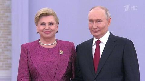 Президент в День России вручил в Кремле государственные премии и золотые медали «Герой труда»