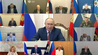 Владимир Путин провел совещание по развитию новых регионов