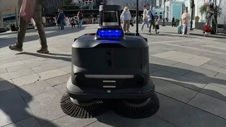 Куда по помытому: робота-уборщика тестируют на Белорусском вокзале
