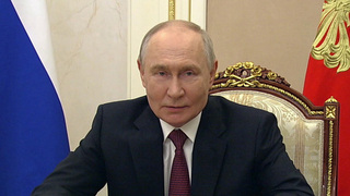 Владимир Путин поздравил российских выпускников с окончанием учебы