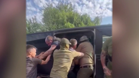 Все сильнее ощущается в ВСУ нехватка личного состава