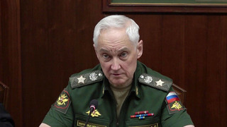Министр обороны провел встречу с военными корреспондентами