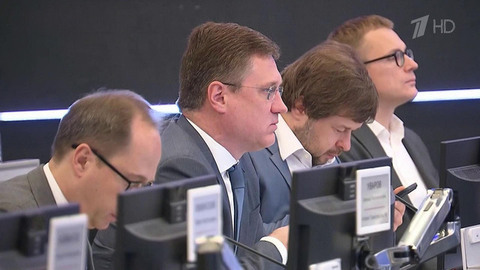Заместитель председателя правительства Александр Новак провел совещание по ситуации на рынке топлива