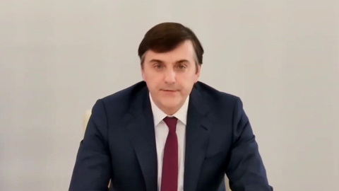 Средний балл ЕГЭ ежегодно растет по всем предметам, сообщил министр просвещения РФ Сергей Кравцов