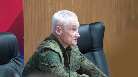Андрей Белоусов на командном пункте «Центра» заслушал доклады и вручил награды особо отличившимся бойцам