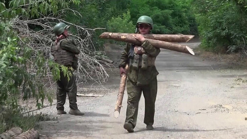 В зоне СВО военные инженеры помогают расчищать путь российской армии