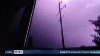Рухнувшее из-за непогоды дерево насмерть раздавило мужчину в Татарстане