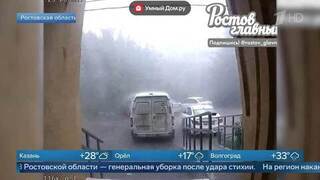 Срывал крыши и переворачивал остановки: кадры последствий тайфуна в Ростовской области