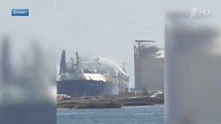 Крупный пожар возник в порту на севере Египта: кадры с места ЧП