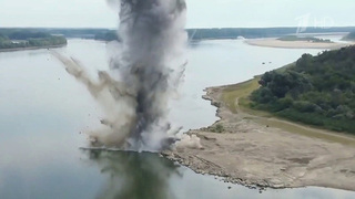 В Румынии военные взорвали подводную скалу в русле Дуная