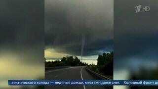 Появились кадры мощного водяного смерча в Хабаровском крае