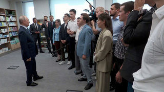 Президент в новосибирском Академгородке встретился с учащимися школы-интерната