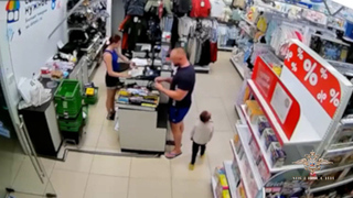 В Талдоме покупатель ударил кассиршу из-за ценника: видео