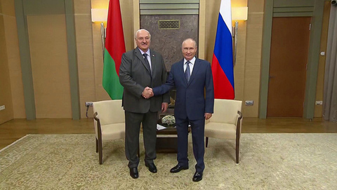 Владимир Путин поздравил с днем рождения президента Белоруссии Александра Лукашенко