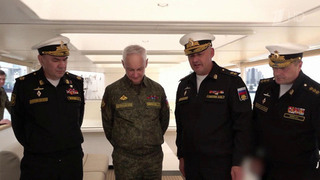 Глава Минобороны заслушал доклад командующего Приморской флотилией