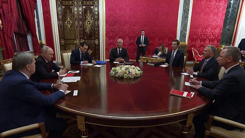 Владимир Путин накануне принял в Кремле американских переговорщиков