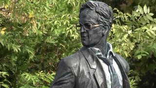 Памятник главному диктору страны Игорю Кириллову открыт на Новодевичьем кладбище