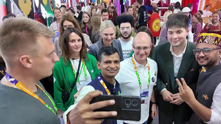 Тысячи участников Международного фестиваля молодежи открывают для себя нашу страну