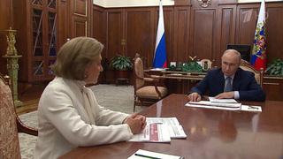 О защите прав потребителей и готовности к началу сезона гриппа говорили на встрече Владимира Путина с Анной Поповой