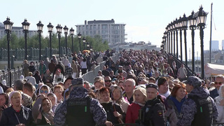 Второй день идут верующие поклониться мощам Дмитрия Донского и Спиридона Тримифунтского