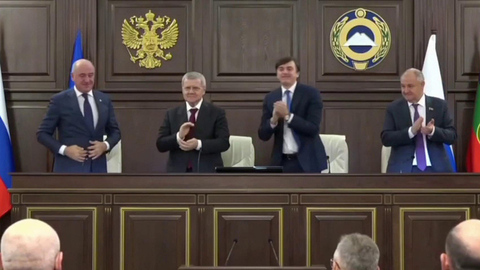 Руководителей трех российских регионов сегодня выбирают местные парламенты
