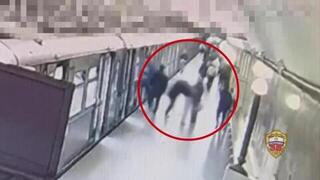 Пенсионерку избили в московском метро: кадры конфликта