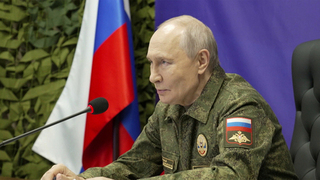 Владимир Путин посетил вспомогательный пункт управления Объединенной группировкой войск