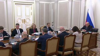 По поручению президента РФ все школьники младших классов обеспечиваются бесплатным горячим питанием