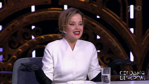 «Ни у кого не получается его повторить!» Актриса Наталья Медведева поделилась семейным рецептом салата «Мимоза». Сегодня вечером. Фрагмент