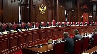 Президент поздравил судей с 35-летием образования Конституционного суда РФ