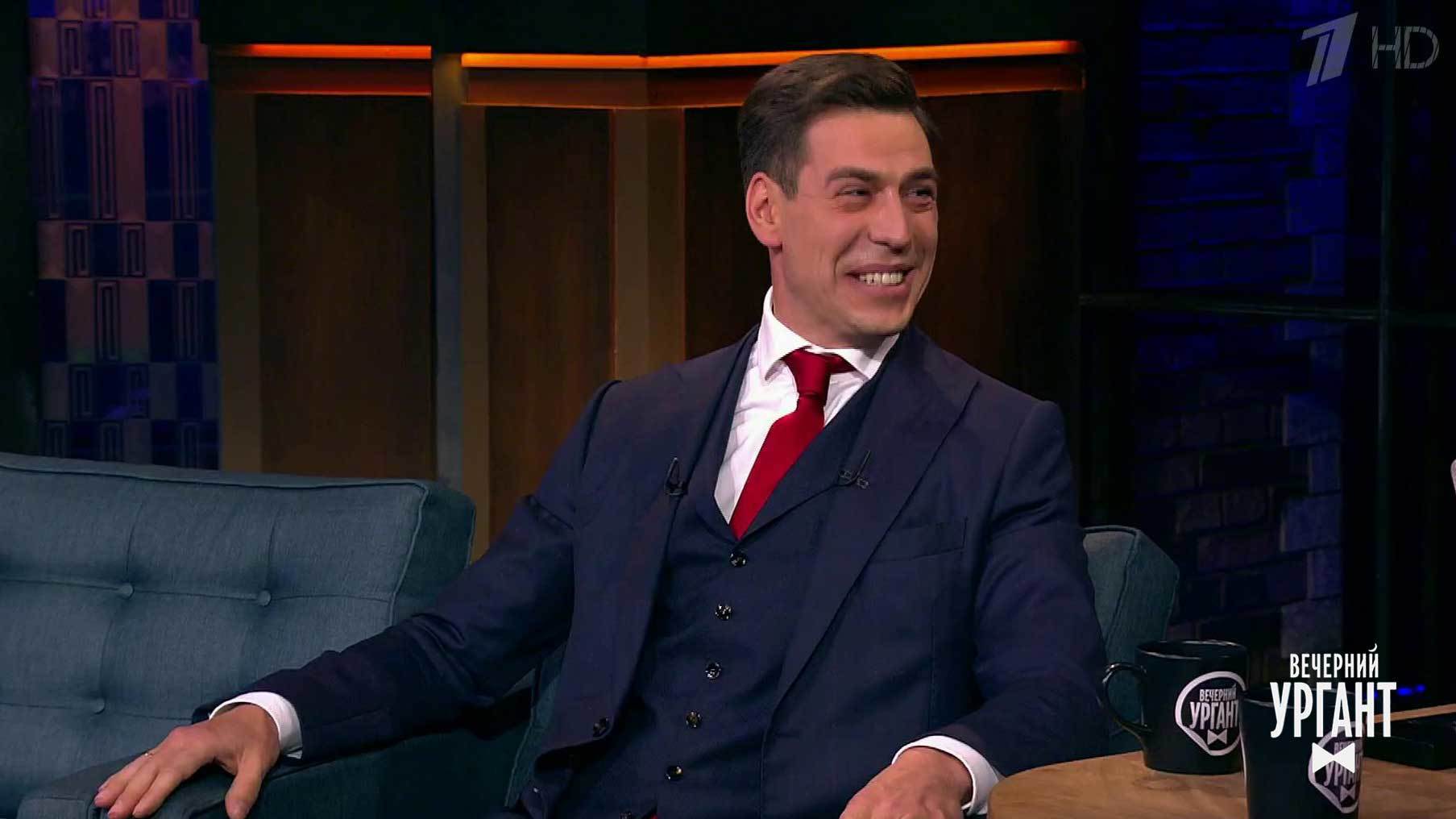 дюжев вечерний ургант. дмитрий дюжев и иван ургант. дмитрий дюжев в программе вечерний ургант. дюжев вечерний ургант. дмитрий певцов вечерний ургант.