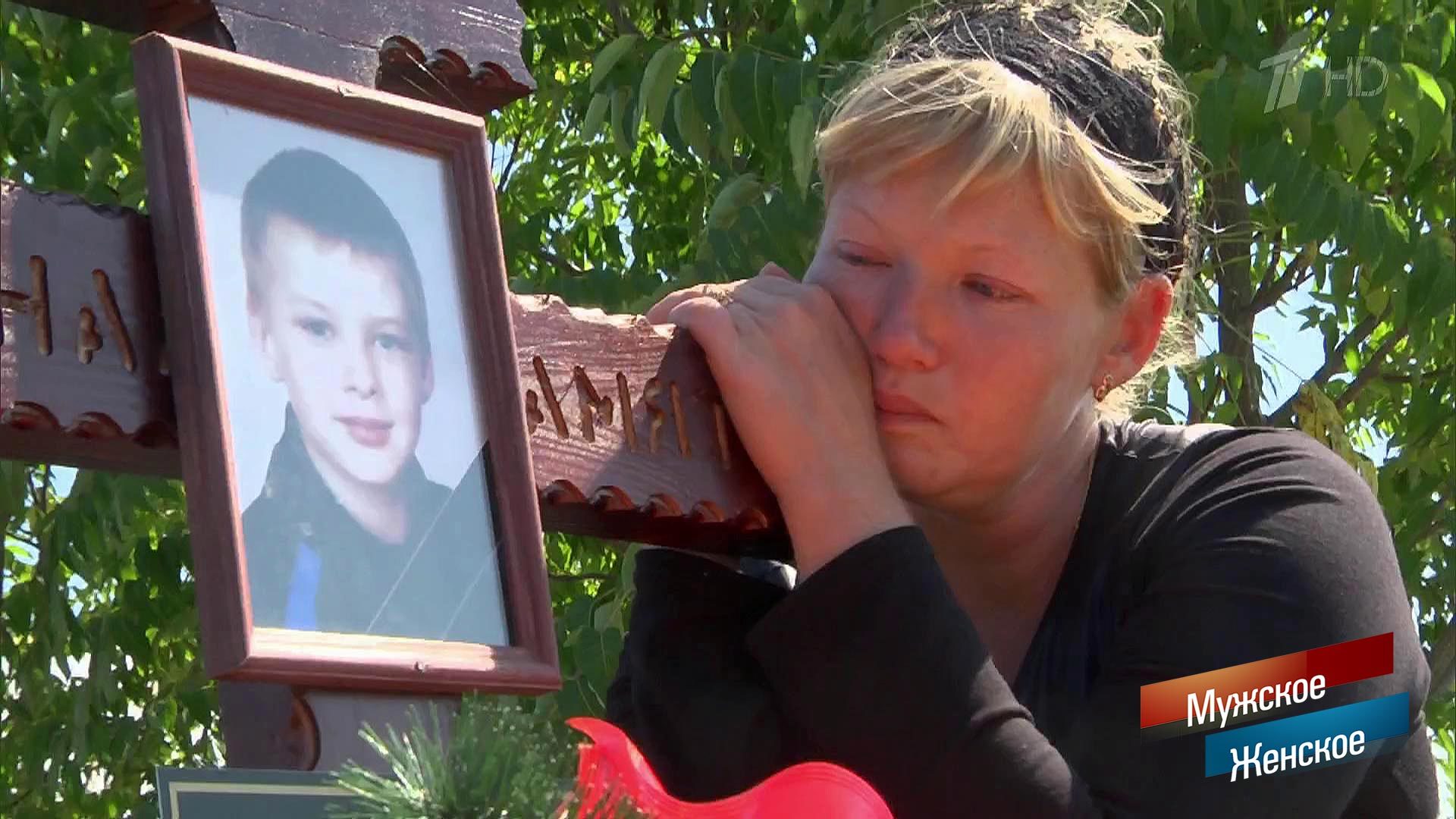 09 2017 закрой глаза. 09 2017 закрой глаза. Мужское и женское май 2022 год все выпуски. Мужское и женское 05. Мужское и женское 05.