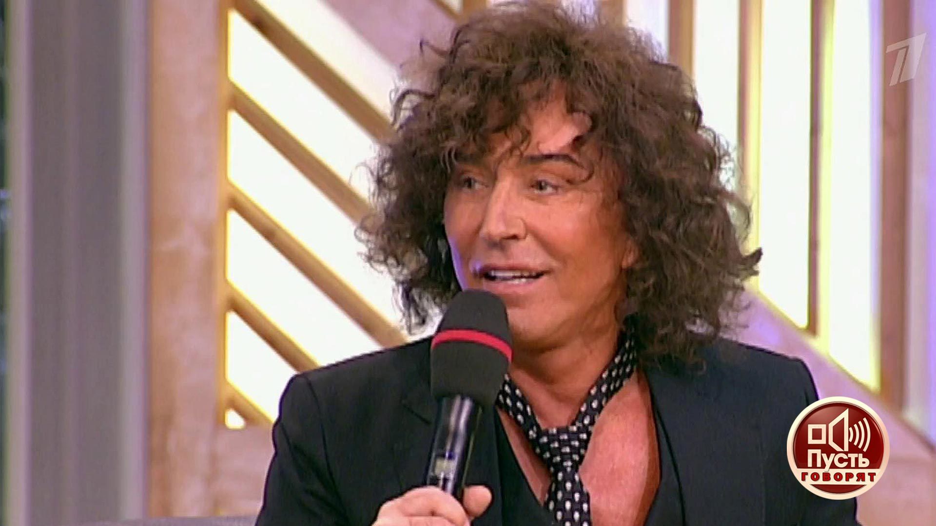 дима билан фото. вечерний ургант николай басков 2020. певец на передаче. певец на передаче. шура певец.